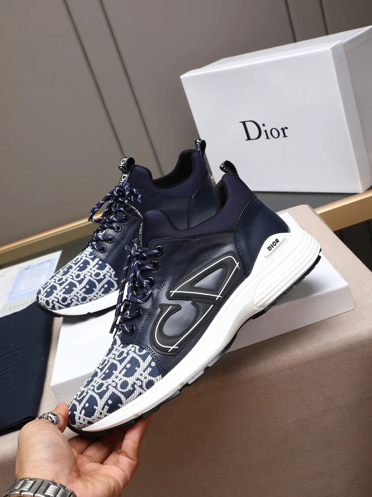 Men's shoes 💰460 💰Dior [Dior] 😘😘High-end series of casual men's shoes, simple and elegant👍👍👍The upper is made of first-layer genuine leather spliced ​​with Dior's special material [sun][sun]; imported first-layer sheepskin lining; special outsole, wear-resistant, lightweight, the overall design is harmonious and unified without lacking personality 👣🌟✨You deserve it! 5 colors😍Sizes 38~44. (45 custom-made) The picture above is a big seller🔥🔥🔥